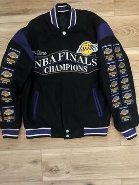 JH Design LA Lakers 17th Time NBA Champions Reversible Varsity Jacket S